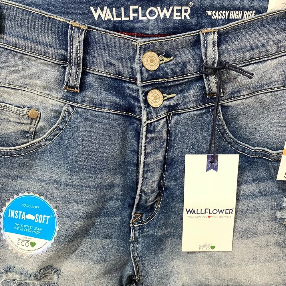 🌟NWT🌟 Wallflower High Rise Shorty Short - Picture 2 of 6